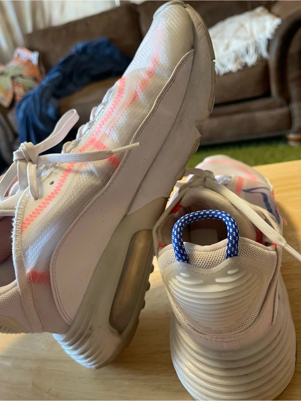 Nike Air Max 2090 White Racer Blue Flash Crimson CT1290 100 Women's Sz 10